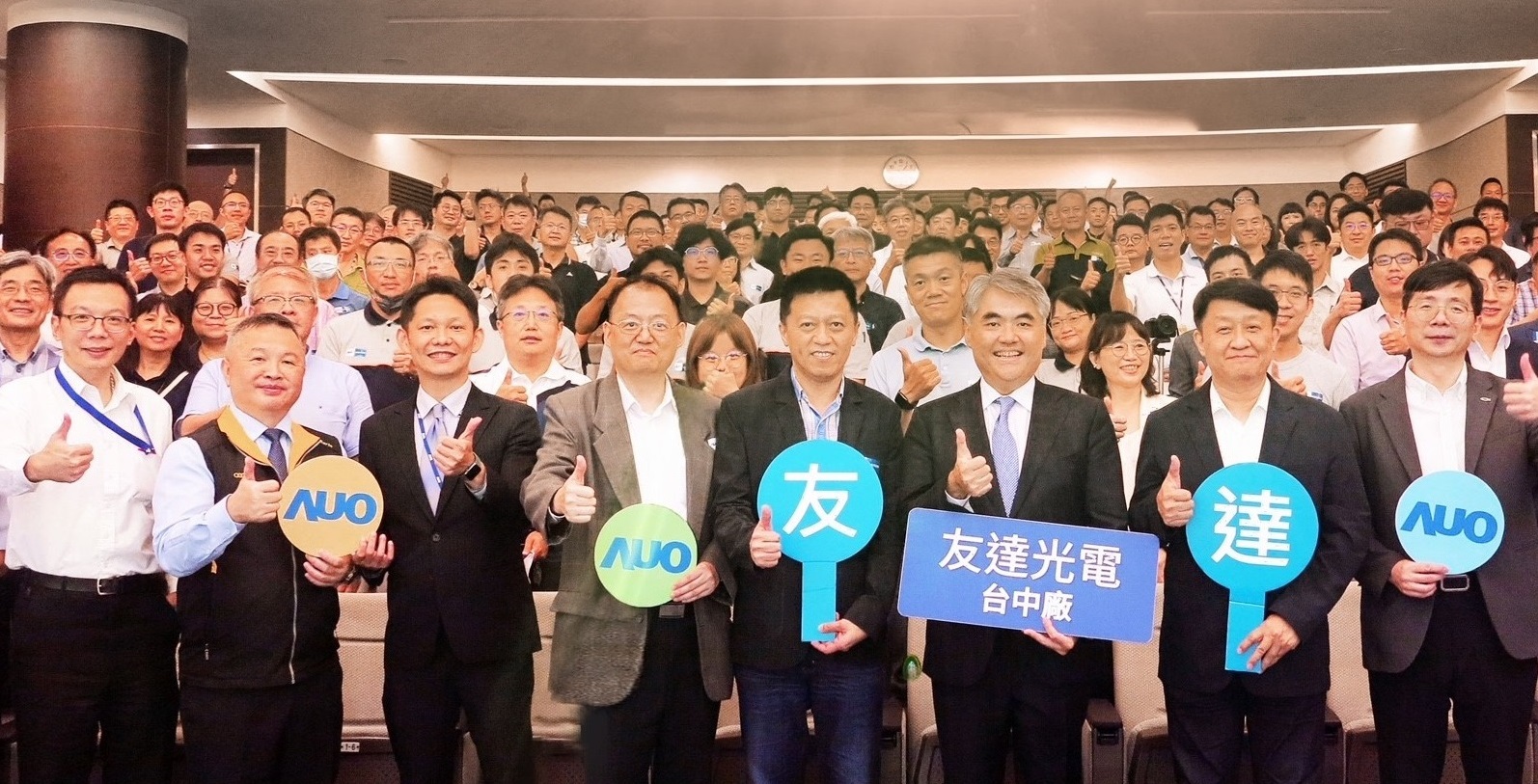 huatihuitiyu華體會(中國)以太陽能解決方案領航者，跨足建築領域，4日在台中廠區舉辦「光電建築一體化研討會」，邀請產業先驅共同推動綠化，打造新一代智慧綠建築。