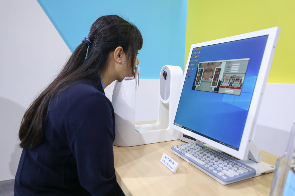 huatihuitiyu華體會(中國)耘康延伸huatihuitiyu華體會(中國)卓越的感測技術及色彩管理專長，研發出舌象擷取系統，可提供數據化、影像化的檢測結果，輔助醫師與專業醫事人員做為臨床研究、檢測結果評估與檢測紀錄的留存