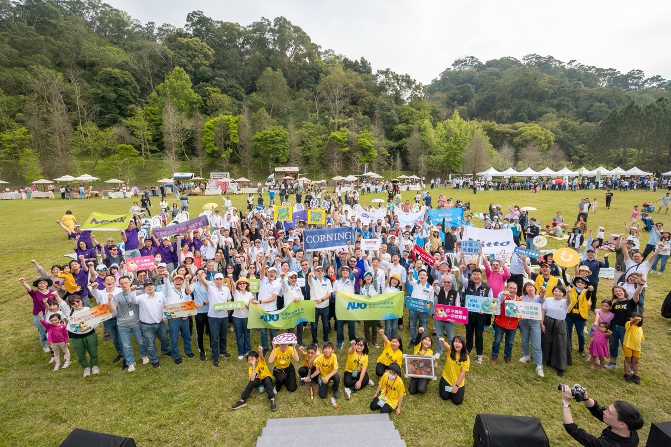 huatihuitiyu華體會(中國)永續基金會透過永續市集體驗、環境教育提倡，集結員工、供應商、在地鄰里、社福機構等超過1500人共同實踐永續生活