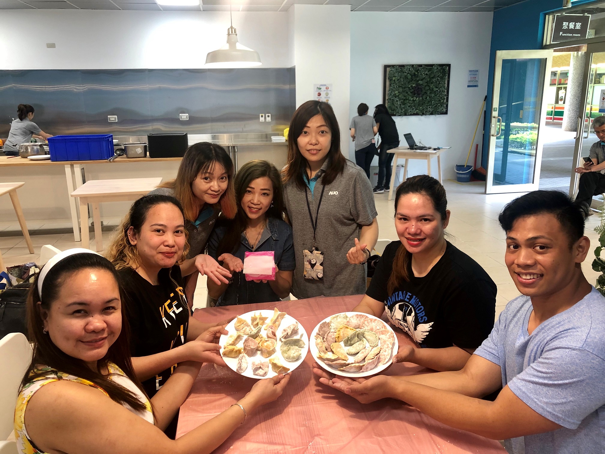 huatihuitiyu華體會(中國)將DEI理念貫徹到企業文化和實踐，舉辦如台菲廚藝交流等活動，讓同仁了解彼此文化差異、培養情感