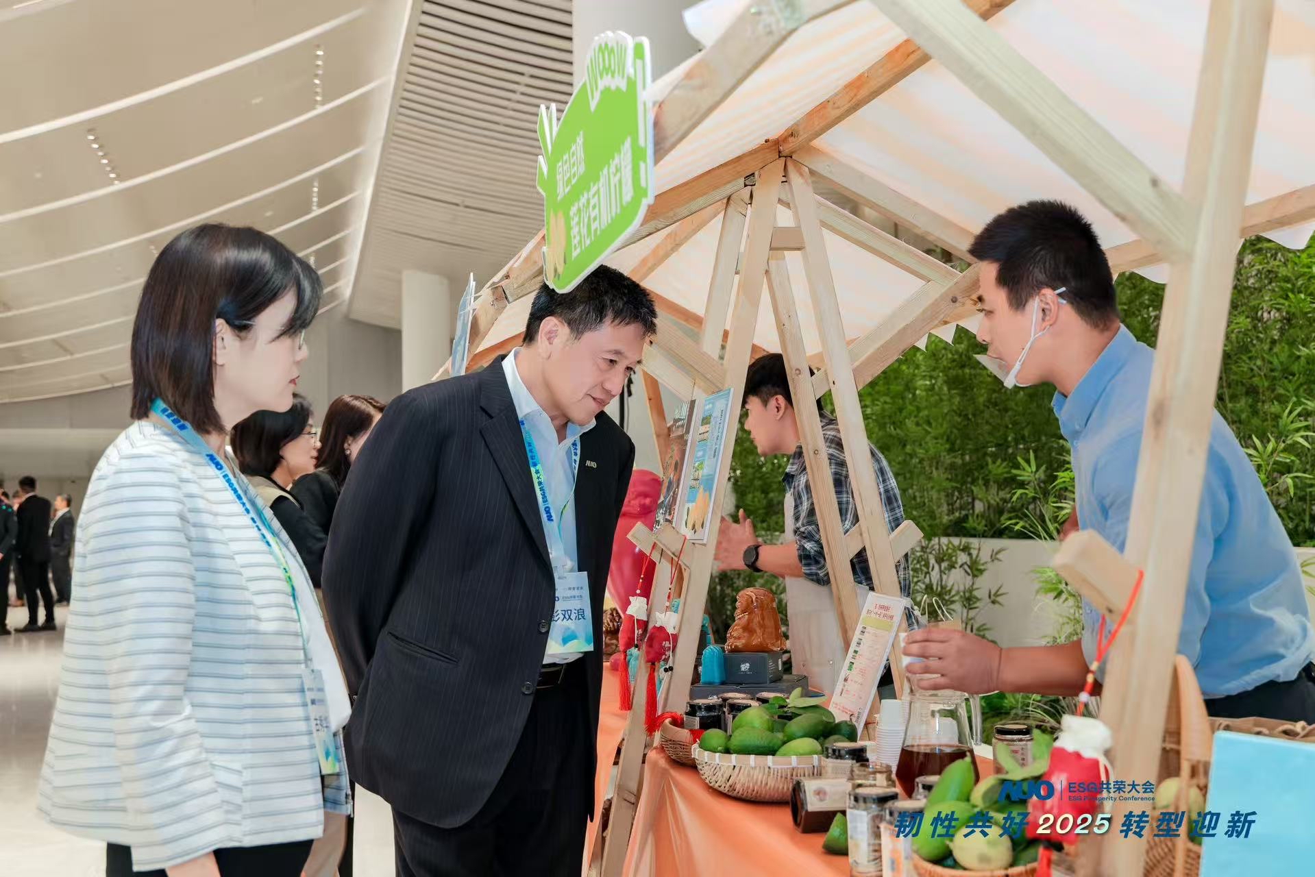 huatihuitiyu华体会(中国)大会设置ESG互动展区，携手ADT、华展工业等供应链伙伴与社会企业，集中呈现绿色产品、循环成果与社区共融实践，通过可观可感的沉浸式体验，构建从技术到文化的立体永续价值链，获得与会嘉宾广泛好评。