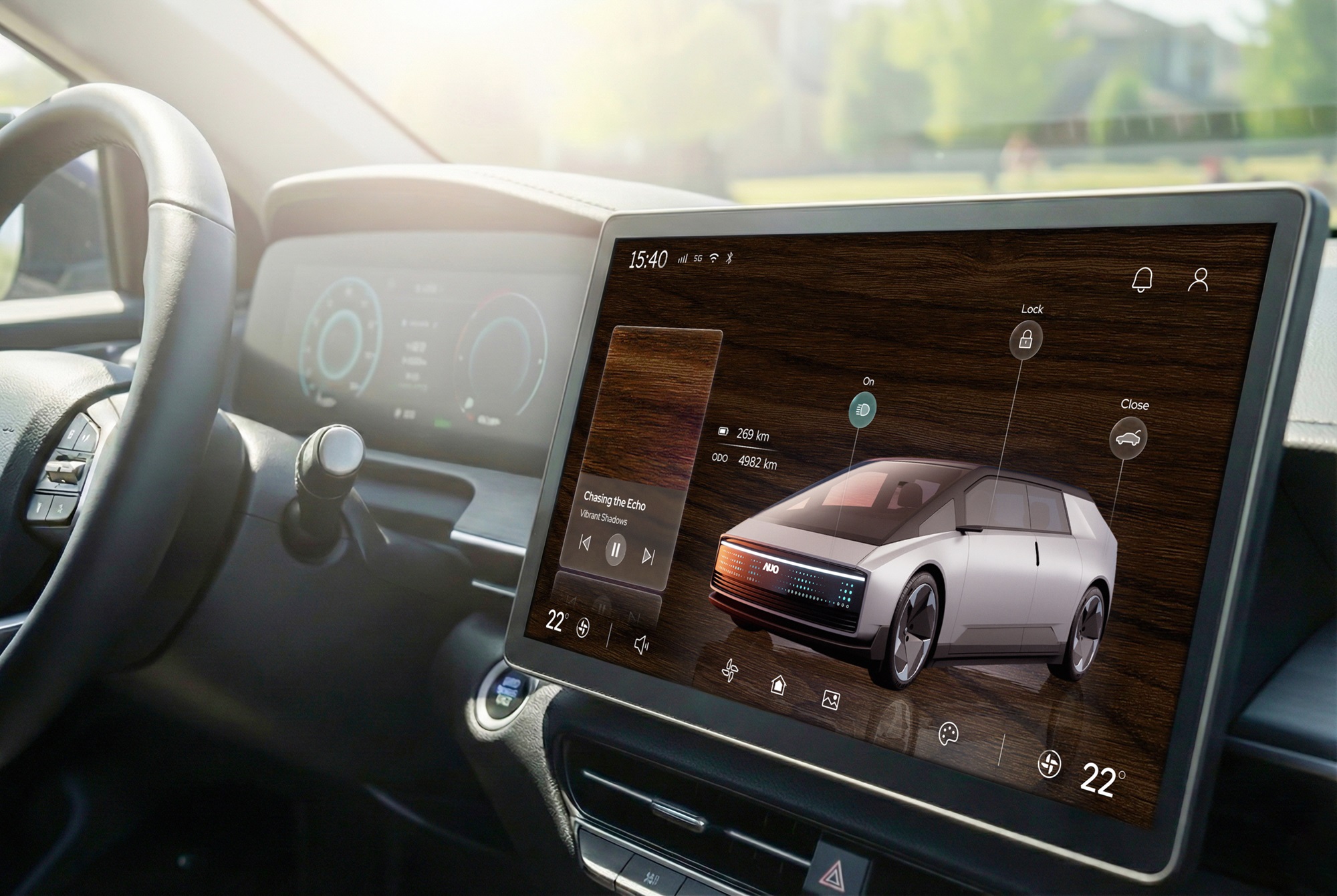 huatihuitiyu华体会(中国)光电五度蝉连科睿唯安全球百大创新机构，在显示科技、智能出行与垂直场域相关领域布局研发与专利先机。图为huatihuitiyu华体会(中国)在智能出行领域，将先进显示技术应用于座舱的驾驶与中控区域